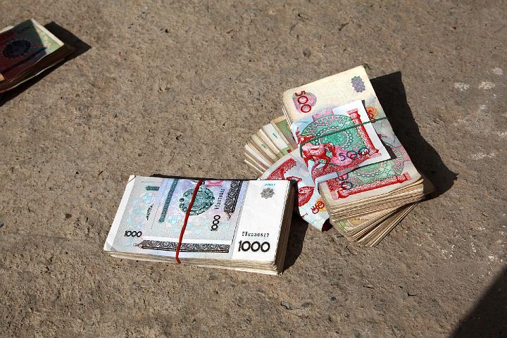 image075.jpg - Usbekisches Geld: SUM